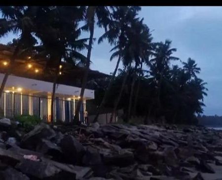 Quilon Beach Inn Kollam Exterior photo